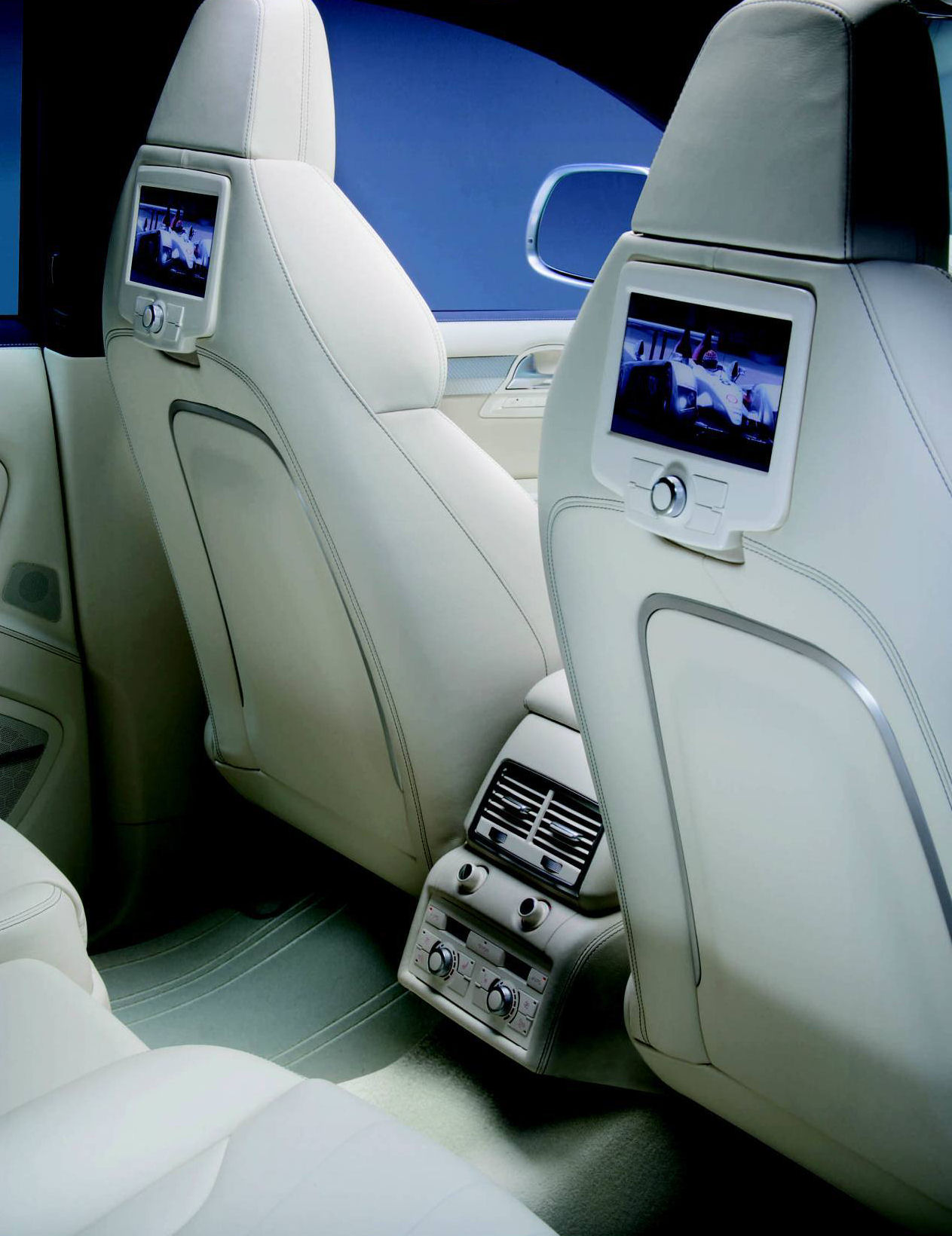 AUDI_Q7_V12_TDI_IN_05